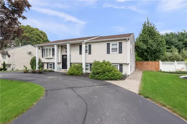 29 Arrowfield RD, Cranston, RI 02921