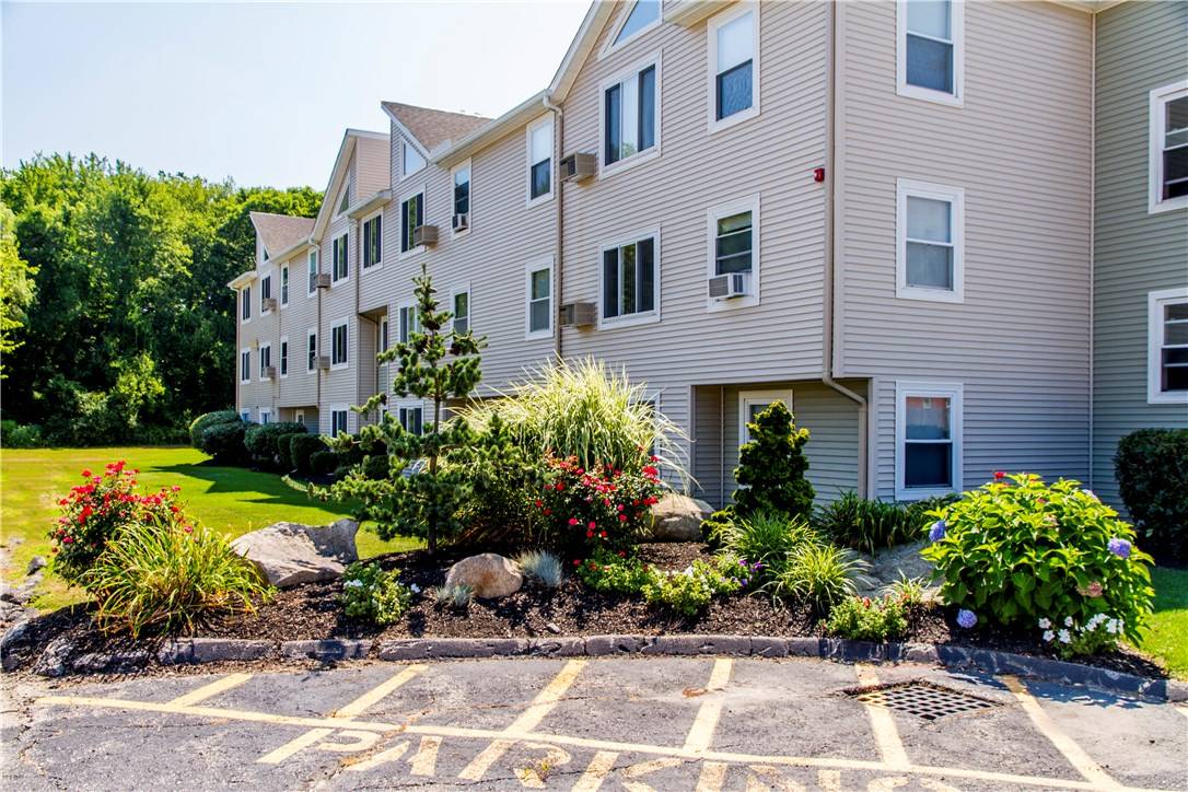 200 Woodlawn AVE #202, North Providence, RI 02904