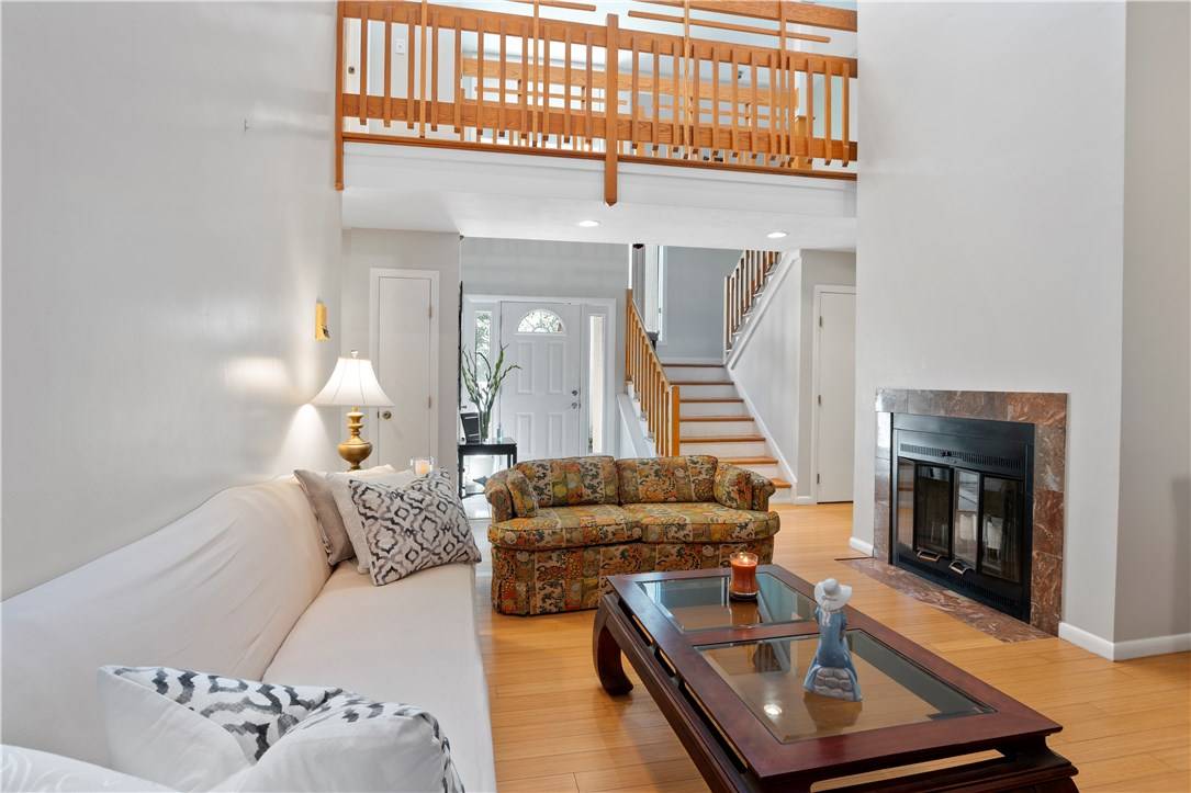 Cranston, RI 02921,40 Horizon DR