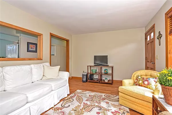 Warren, RI 02885,14 Ridgeway DR