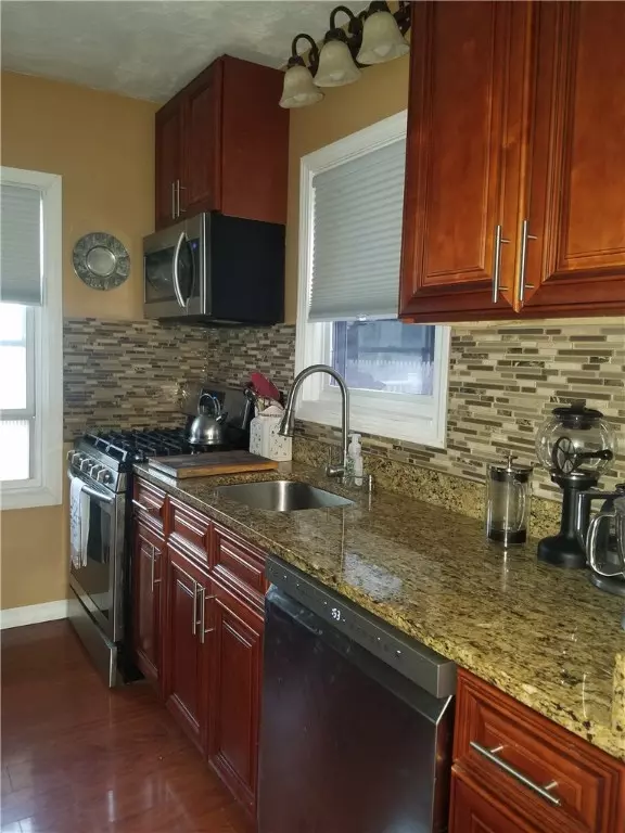 Cranston, RI 02910,10 Spenstone RD