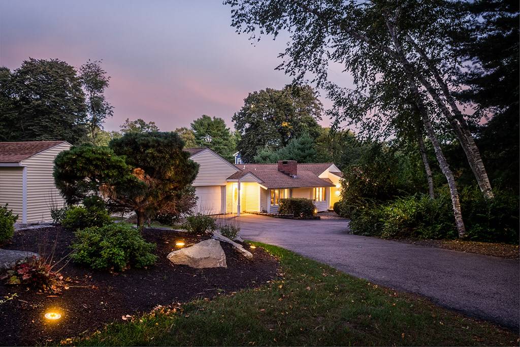33 Forge RD, North Kingstown, RI 02852