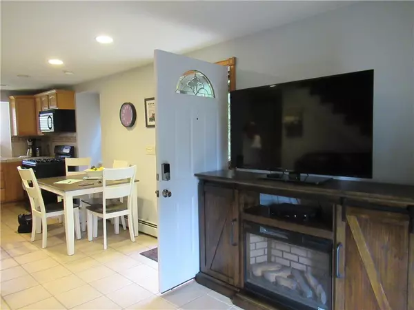 Smithfield, RI 02917,25 Stillwater RD