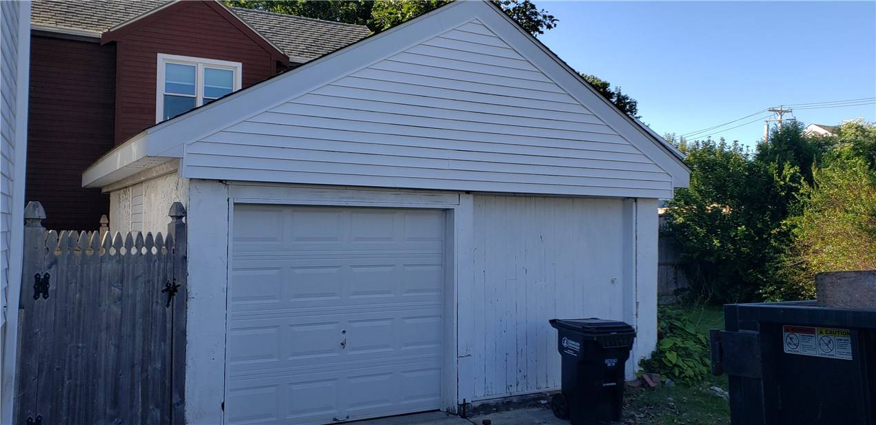 Newport, RI 02840,44 Thurston AVE