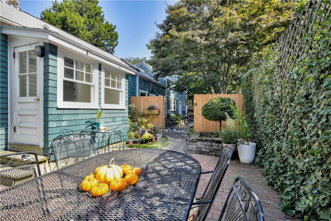 Newport, RI 02840,5 Gladding CT
