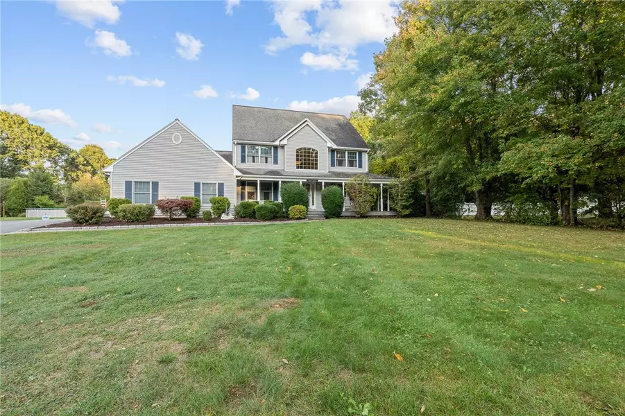 1 Strawberry LN, Warren, RI 02885