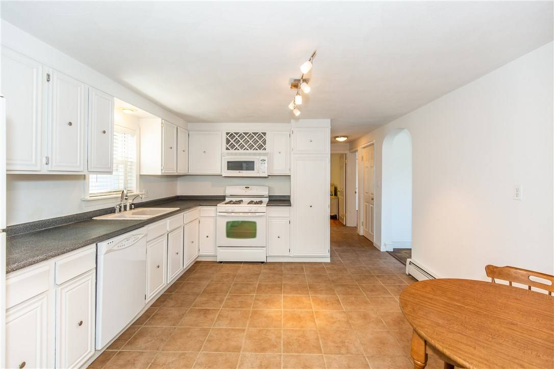 Cumberland, RI 02864,1933 Mendon RD