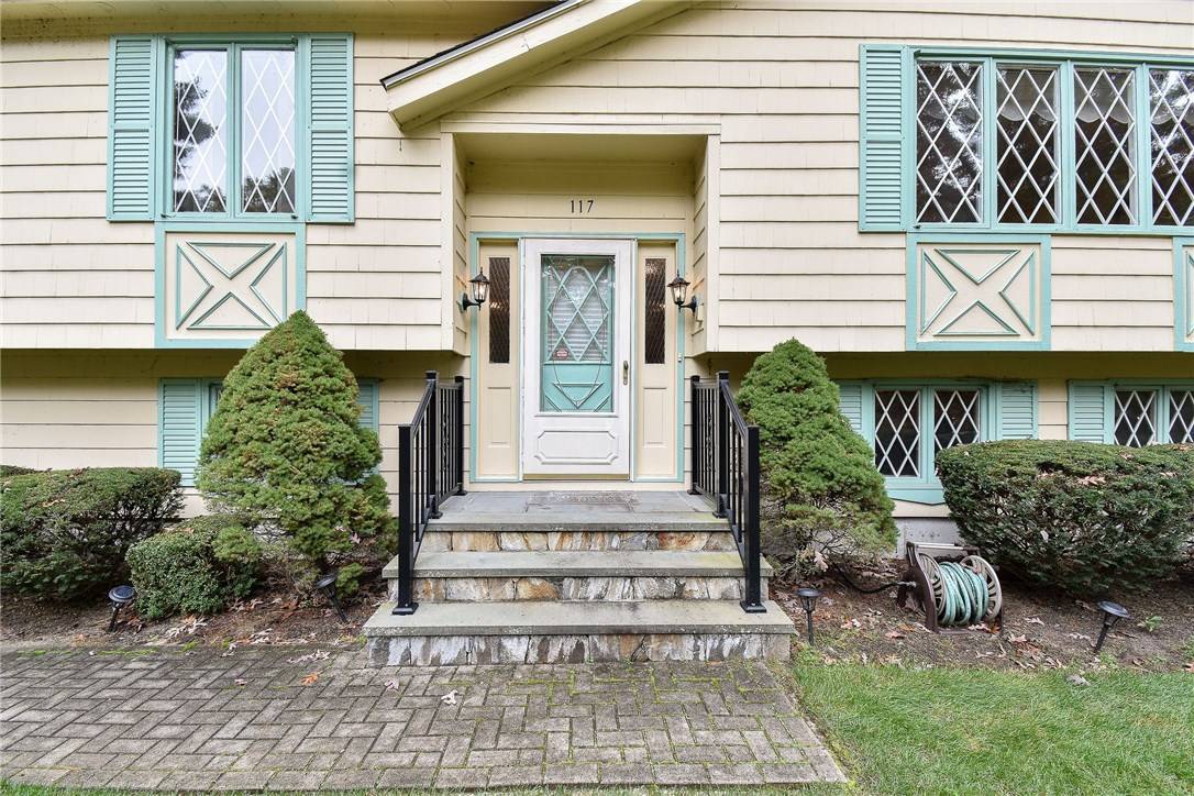 117 Wood Cove DR, Coventry, RI 02816