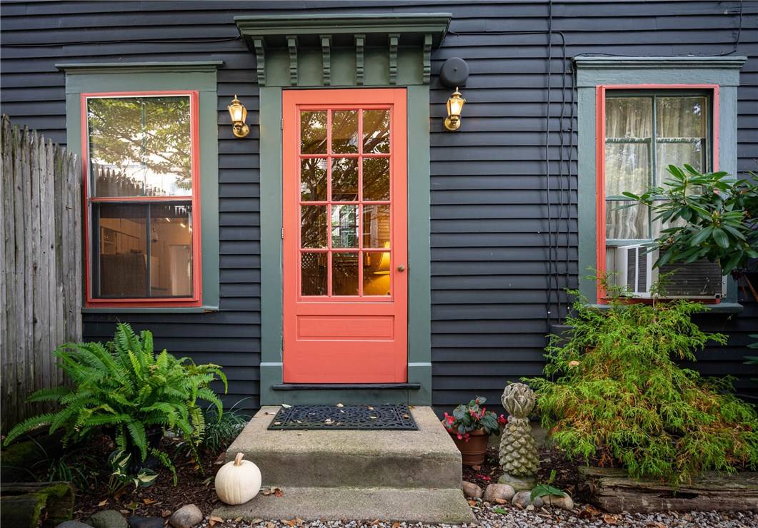 Newport, RI 02840,11 Coddington ST
