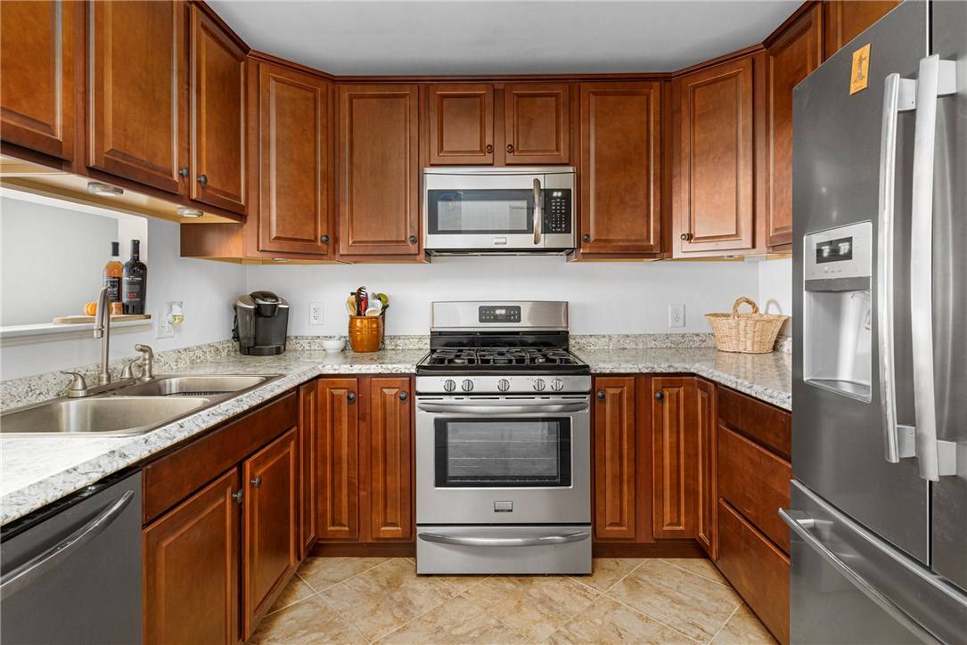 750 Quaker LN #BLDG B UNIT 107, Warwick, RI 02818