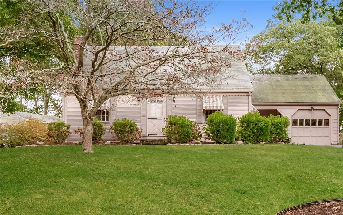 4 Laurel LN, East Greenwich, RI 02818