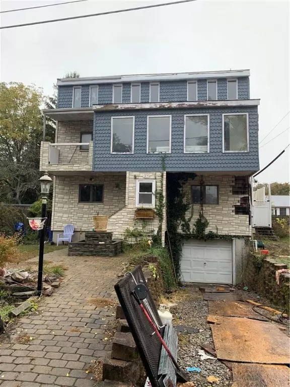 23 Canton AVE, Portsmouth, RI 02871