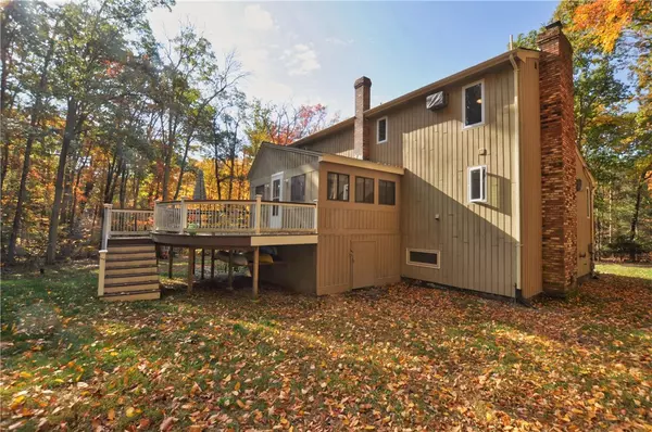 Glocester, RI 02857,12 Briarwood RD