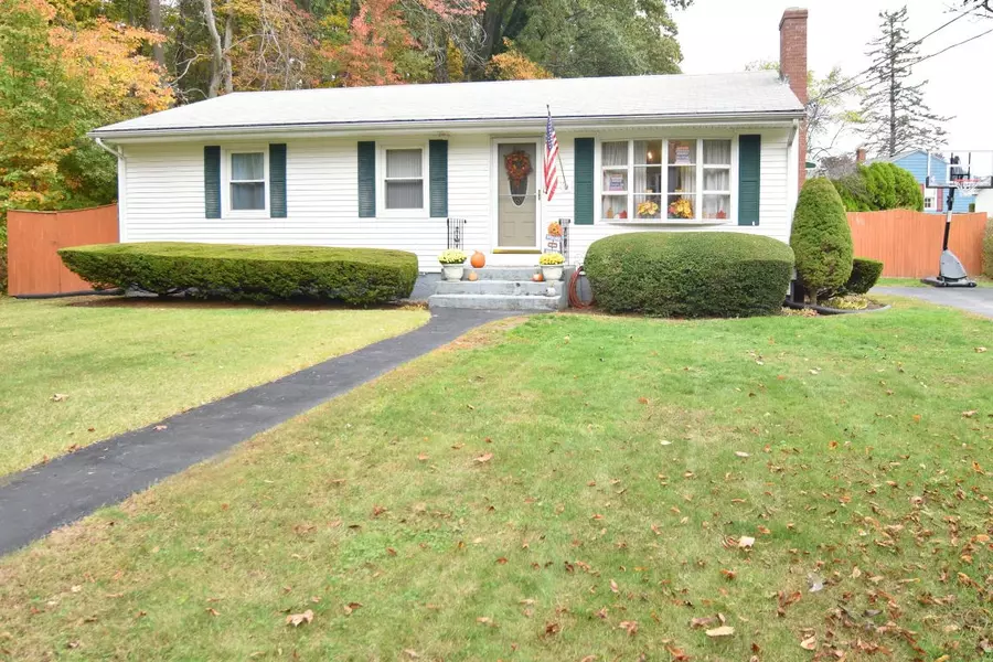 15 Pond View RD, Cranston, RI 02920