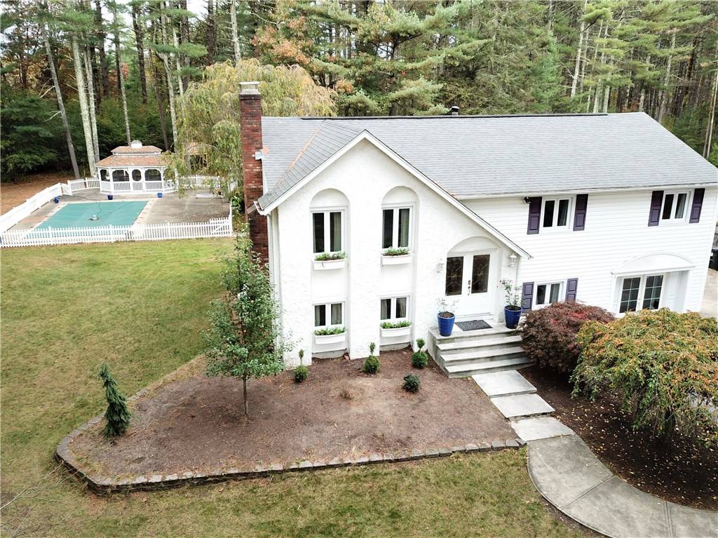 35 Pine Tree LN, West Greenwich, RI 02817