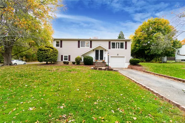 16 Lafazia DR, Johnston, RI 02919