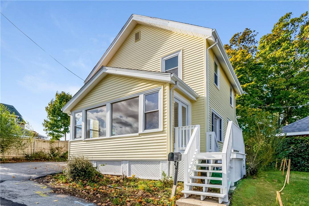 11 Canonchet LN, Warwick, RI 02888