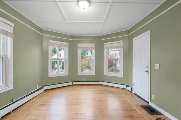 Cranston, RI 02910,14 Oakland AVE