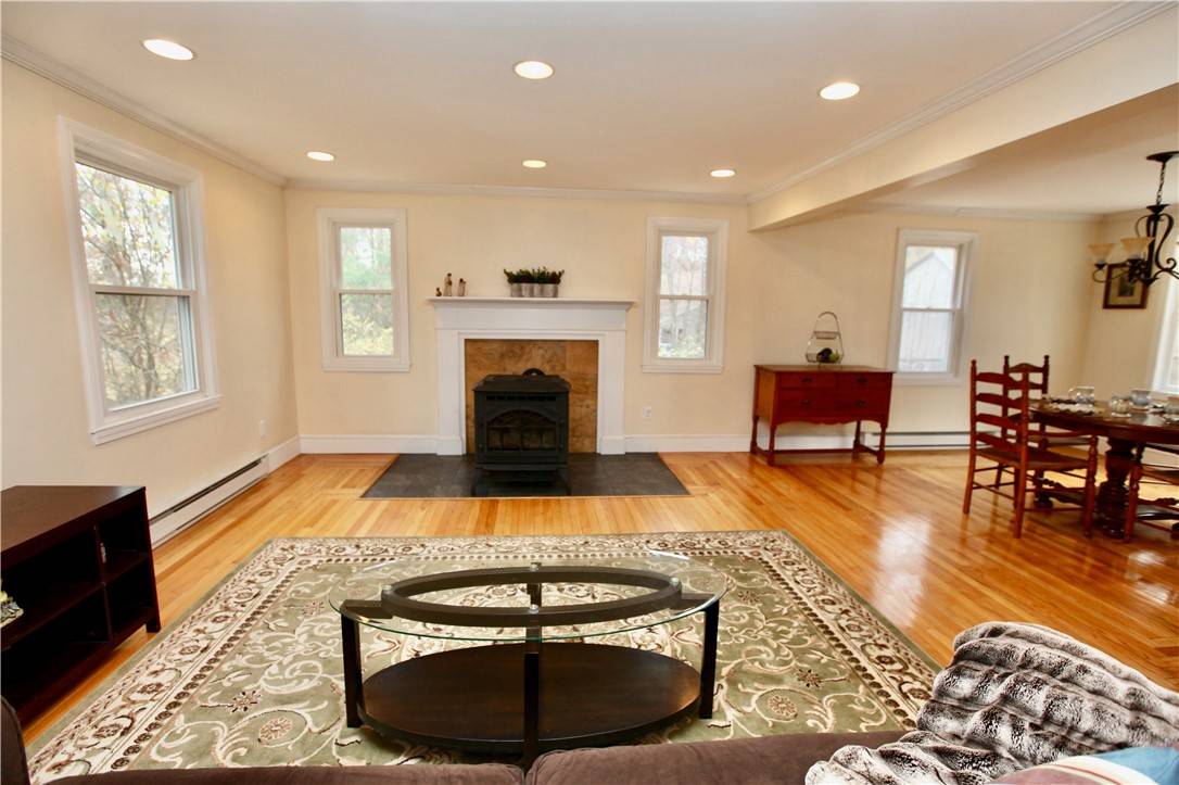 Glocester, RI 02814,41 Edgewood RD
