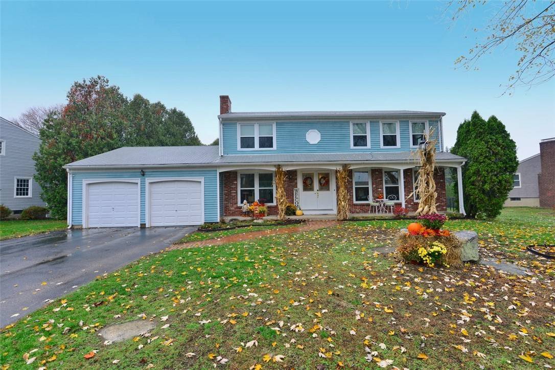 105 Tanglewood DR, West Warwick, RI 02893