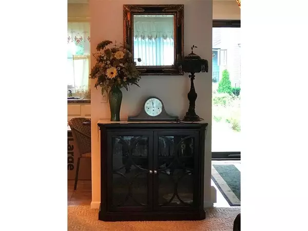 Warwick, RI 02888,404 Post RD #8