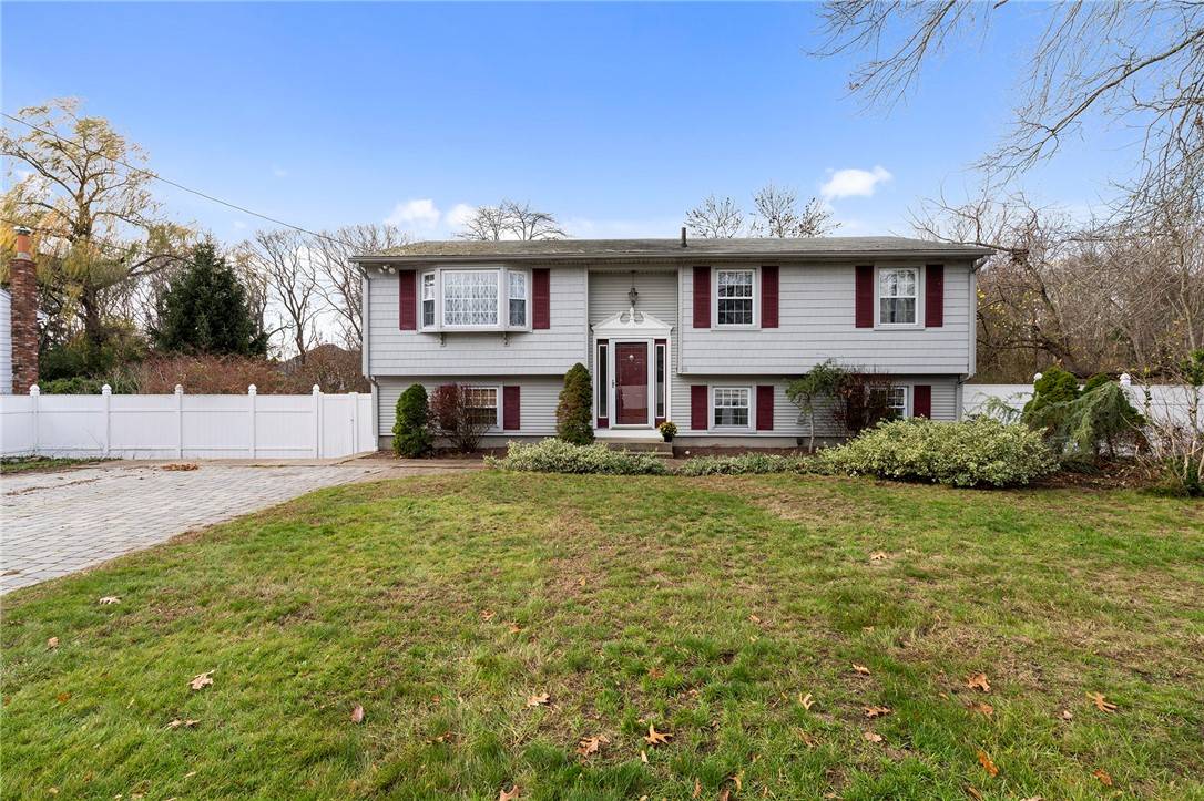 55 Green River AVE, Warwick, RI 02889