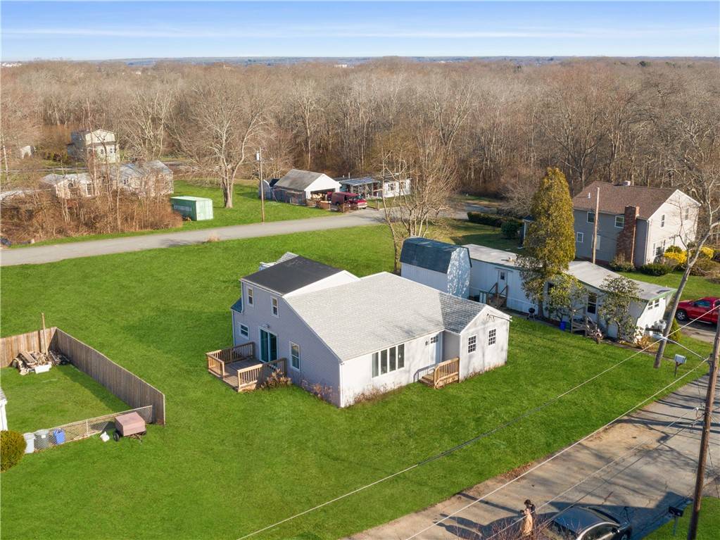 35 Farnum ST, Tiverton, RI 02878