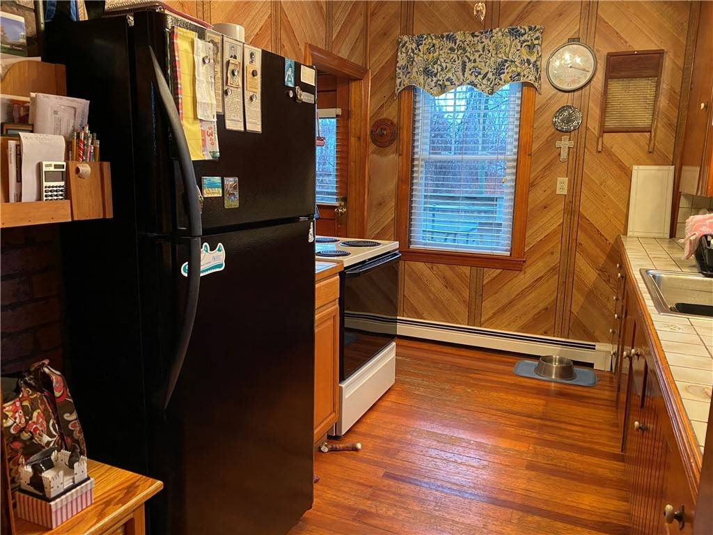 Warwick, RI 02889,40 Belfort AVE
