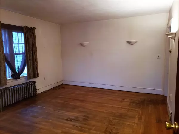 Cranston, RI 02910,247 Greenwood ST