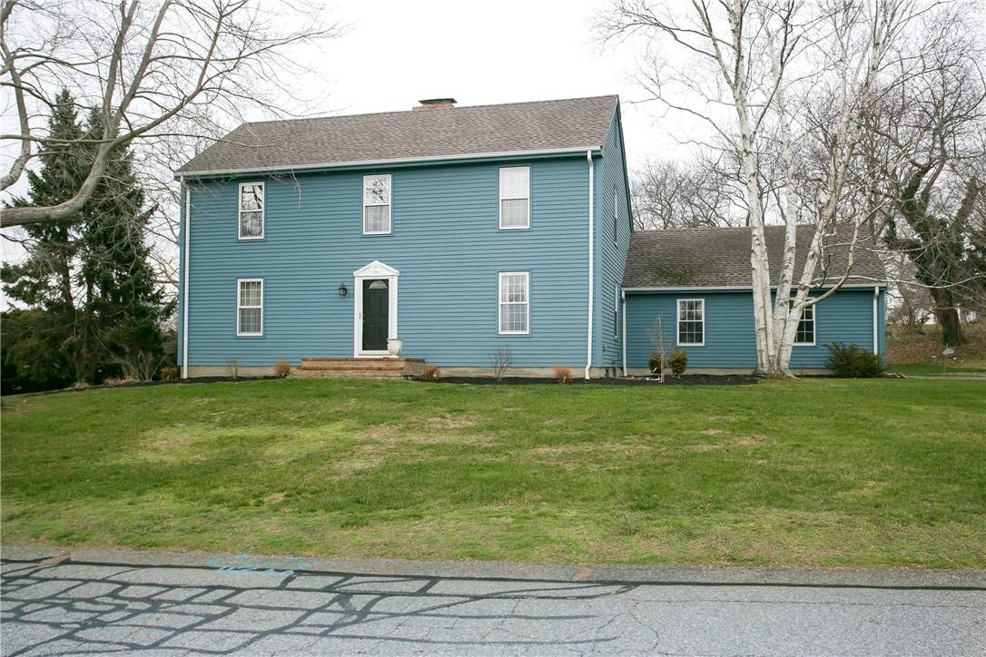 29 Sweet Farm RD, Portsmouth, RI 02871