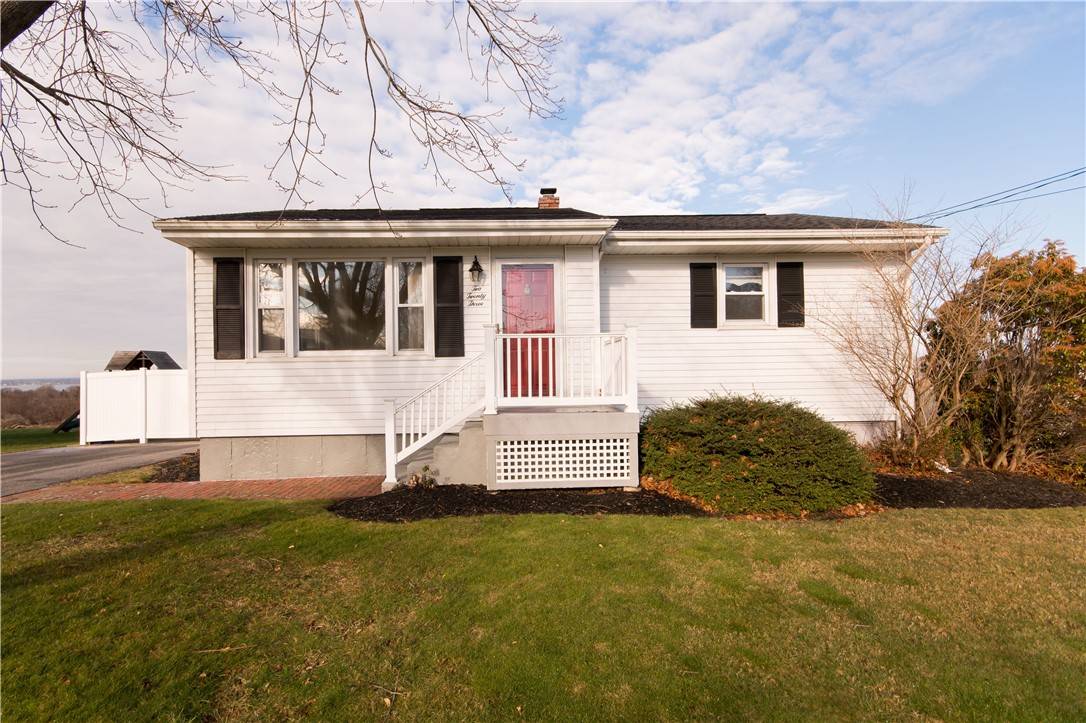223 Mail Coach RD, Portsmouth, RI 02871