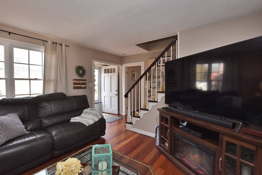Glocester, RI 02857,328 Snake Hill RD