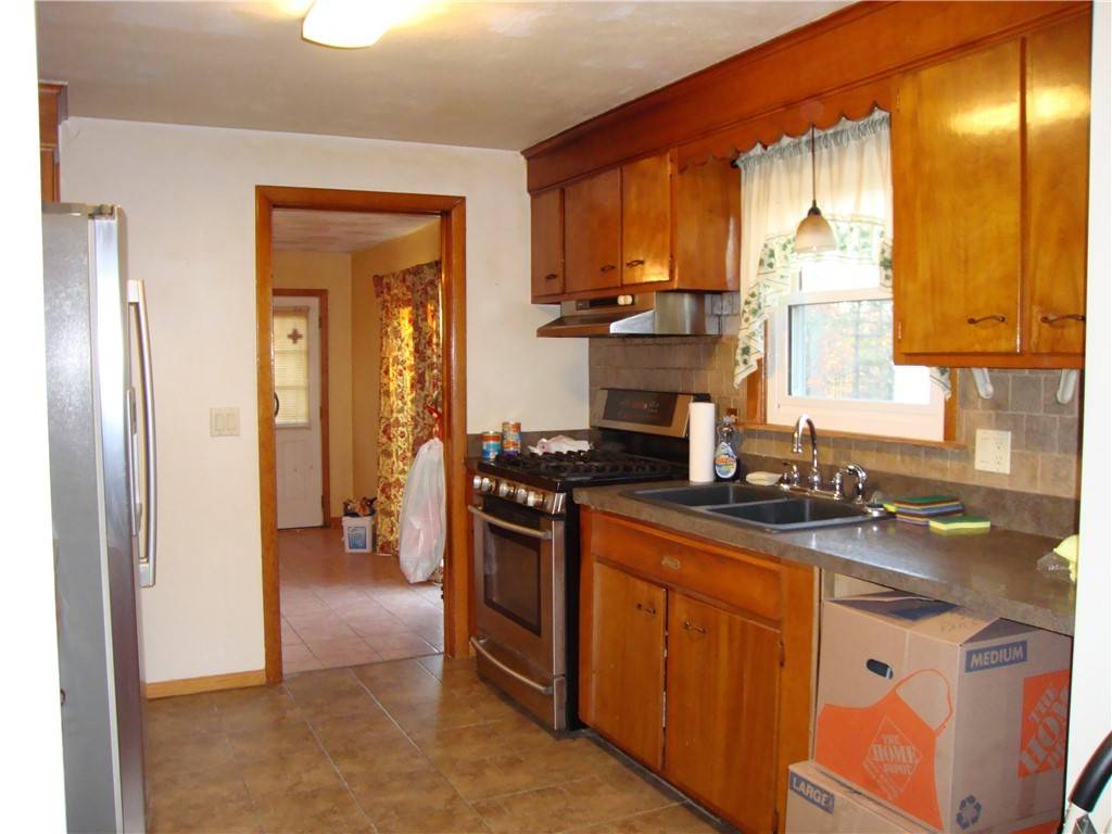 Coventry, RI 02816,43 Lydia RD