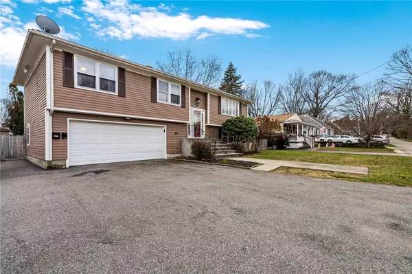 24 Randall RD, North Providence, RI 02904