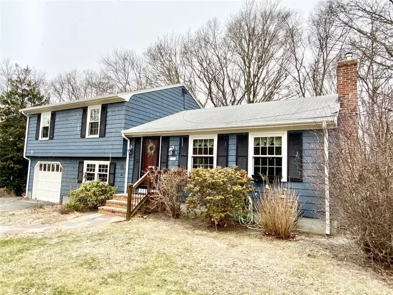 156 Briarbrook DR, North Kingstown, RI 02852