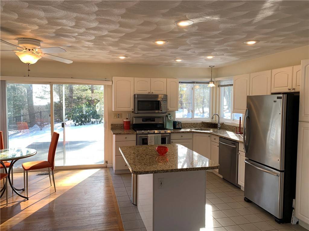 Warwick, RI 02818,20 Highpoint DR
