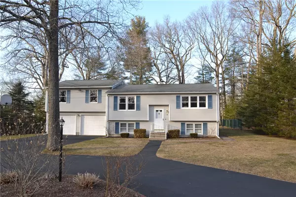 19 Beaver RD, Barrington, RI 02806