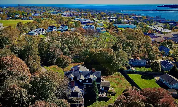 386 Green End AVE SW #8, Middletown, RI 02842