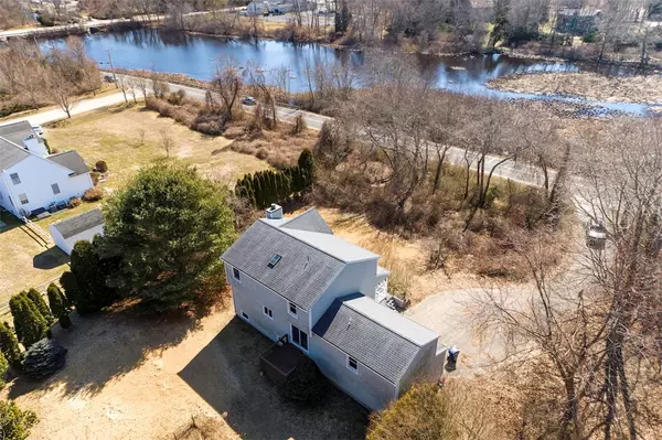 71 Annaquatucket RD, North Kingstown, RI 02852