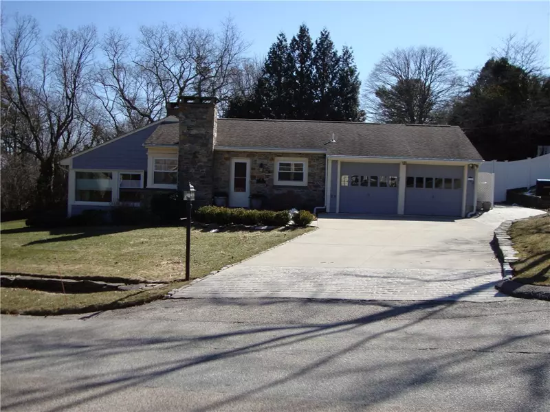 93 Dexterdale DR, Warwick, RI 02886