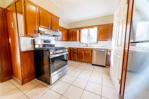 Cranston, RI 02910,27 Norman AVE