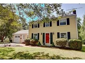 11 Chapman LN, Barrington, RI 02806