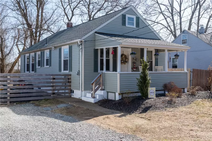 26 Dundas AVE, Warwick, RI 02889