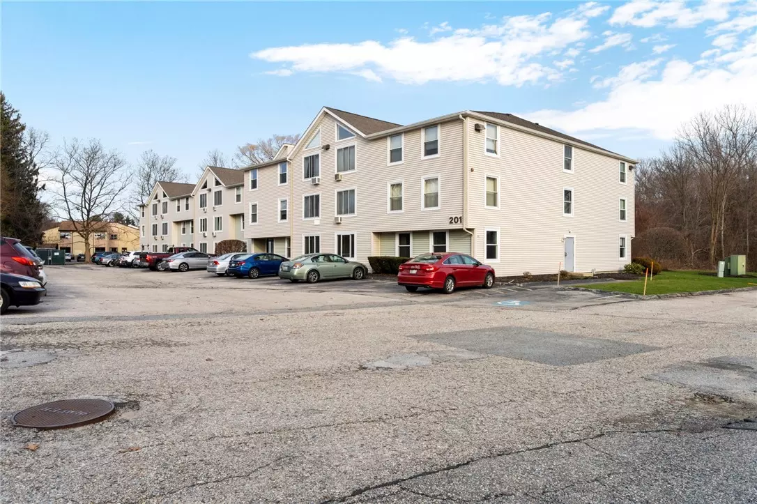 North Providence, RI 02904,201 Woodlawn AVE #101