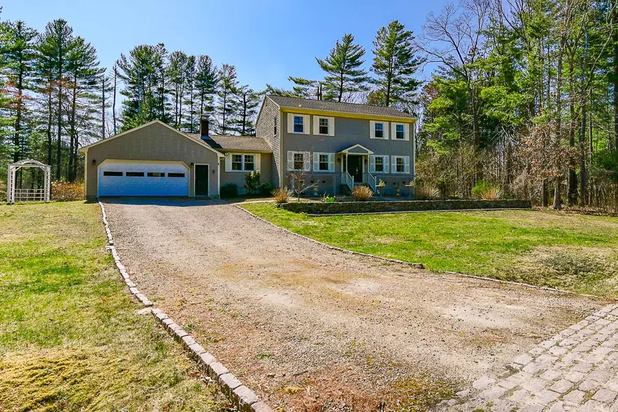 45 Bedford LN, North Kingstown, RI 02852