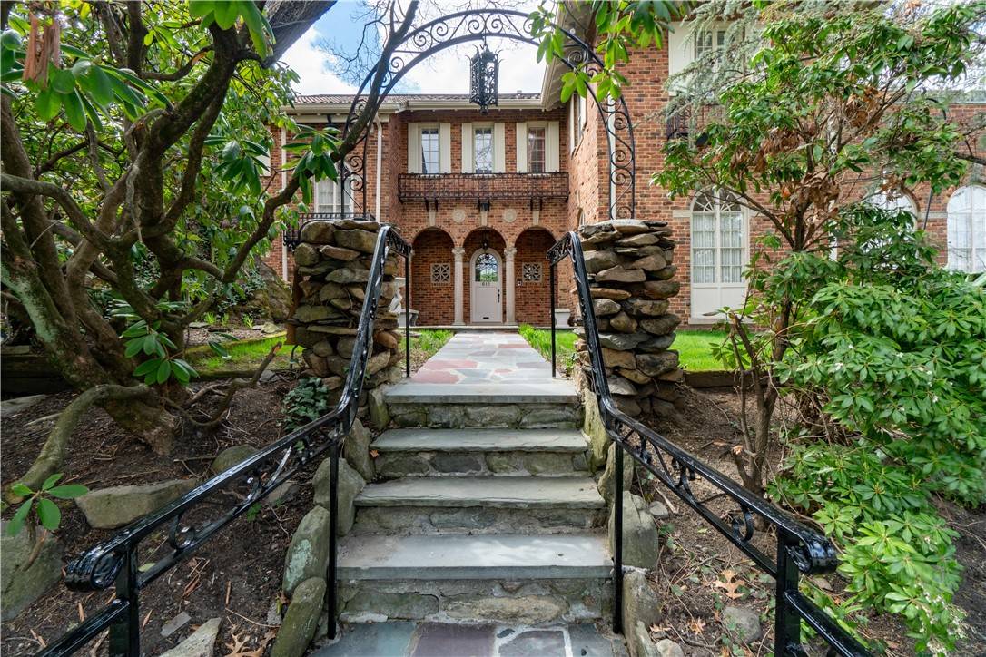 612 ELMGROVE AVE, Providence, RI 02906