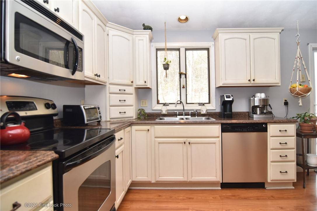 Glocester, RI 02814,77 EVERGREEN RD