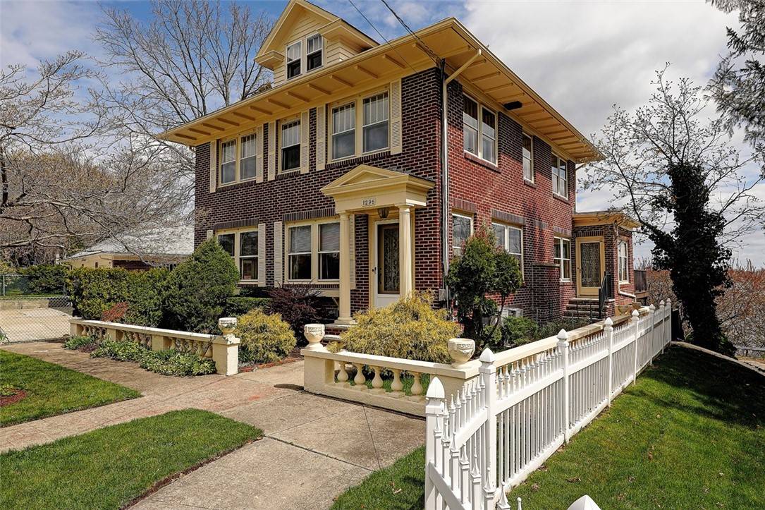 1296 Narragansett BLVD, Cranston, RI 02905