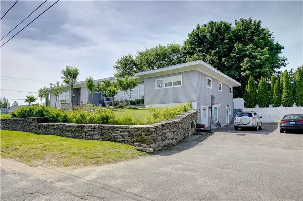 Tiverton, RI 02878,15 Seaview CT