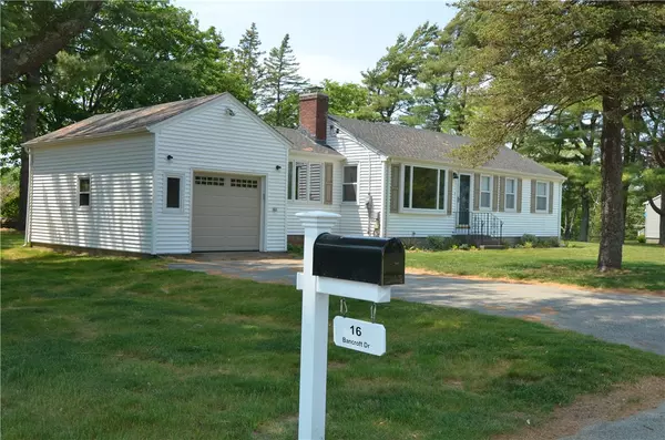 16 Bancroft DR, Portsmouth, RI 02871